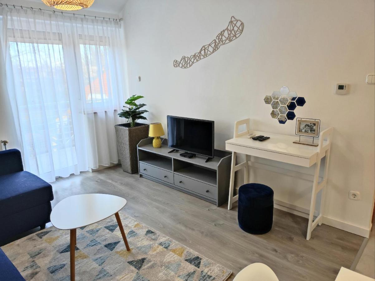 Arnyas Apartmanhaz Apartment Balatonlelle Luaran gambar