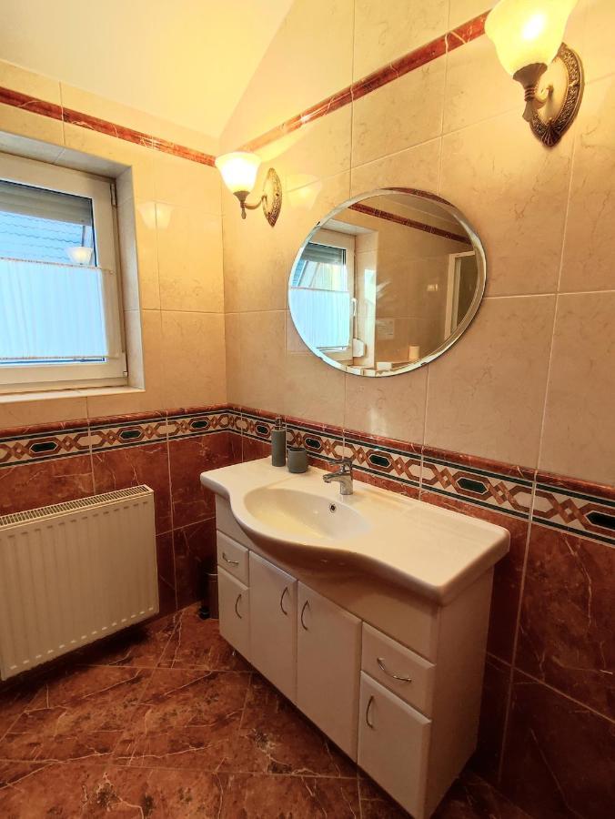 Arnyas Apartmanhaz Apartment Balatonlelle Luaran gambar