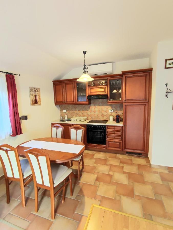 Arnyas Apartmanhaz Apartment Balatonlelle Luaran gambar