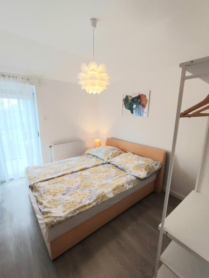 Arnyas Apartmanhaz Apartment Balatonlelle Luaran gambar