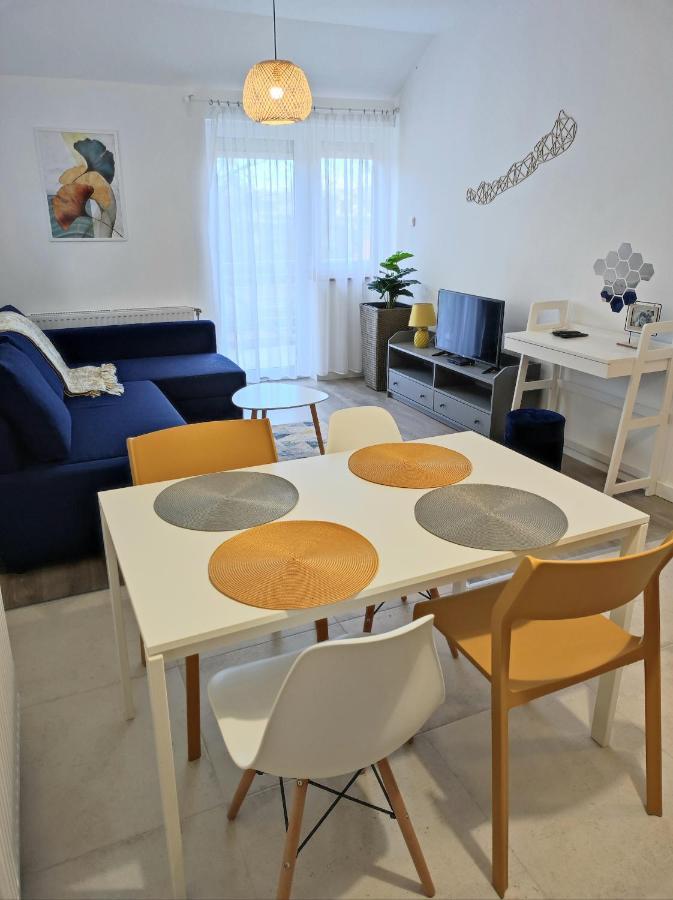 Arnyas Apartmanhaz Apartment Balatonlelle Luaran gambar