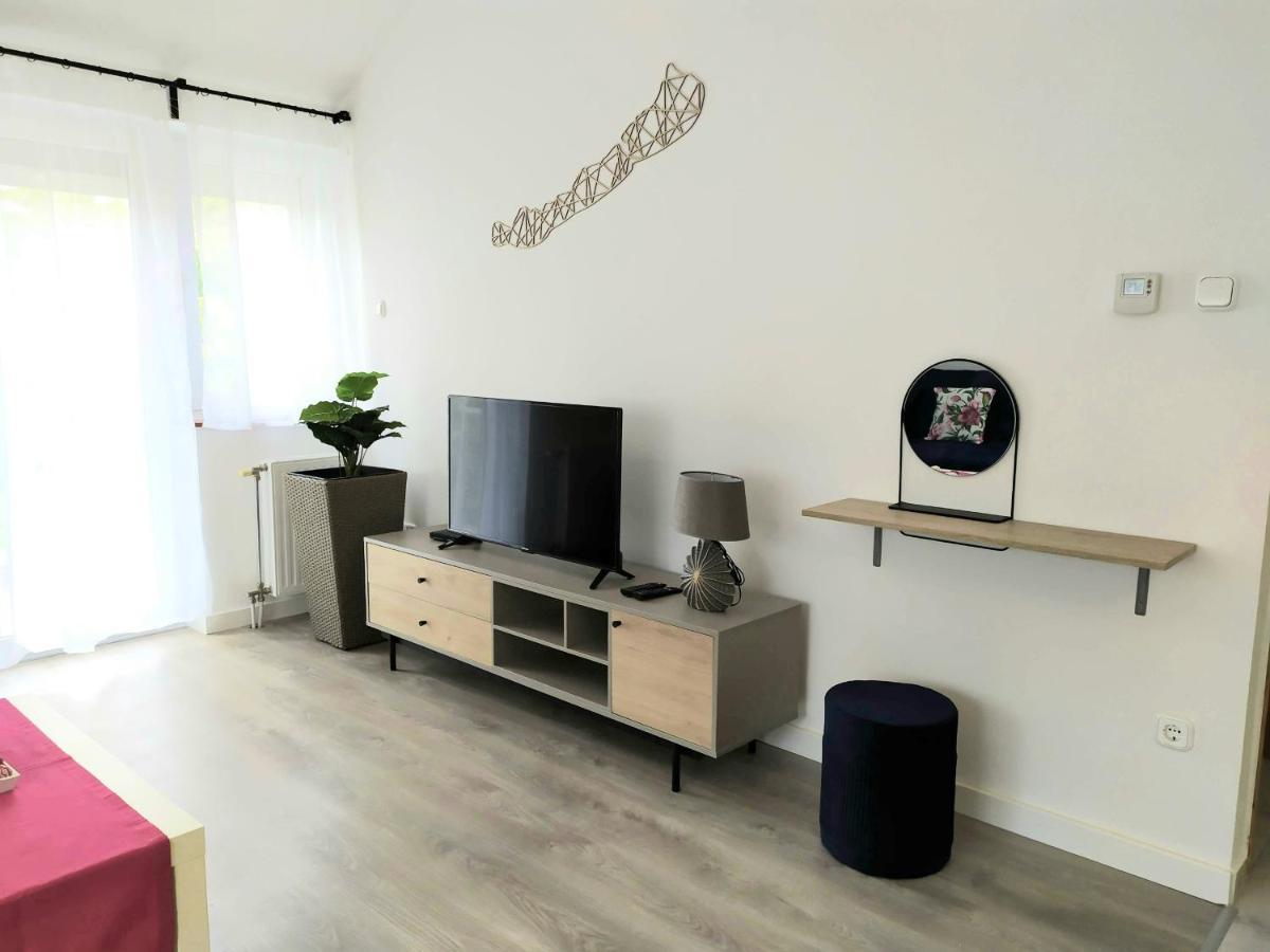 Arnyas Apartmanhaz Apartment Balatonlelle Luaran gambar