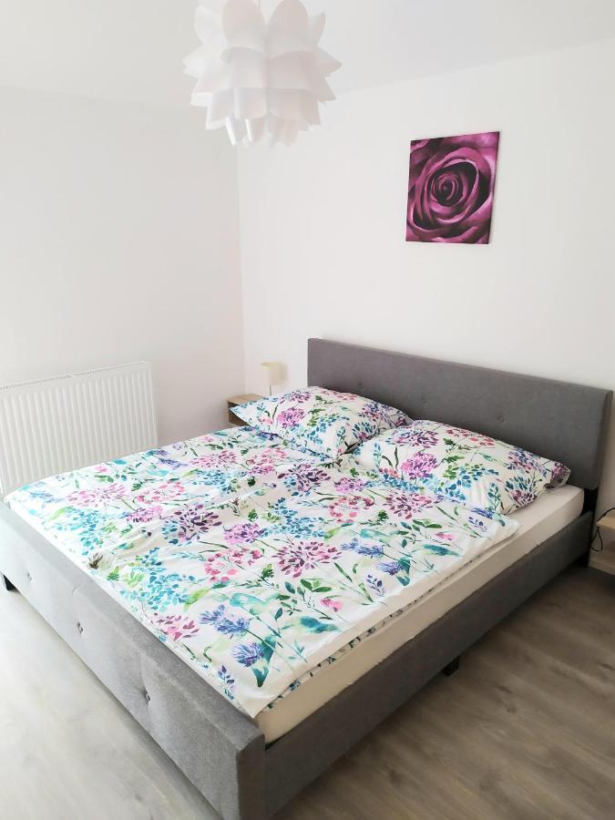 Arnyas Apartmanhaz Apartment Balatonlelle Luaran gambar