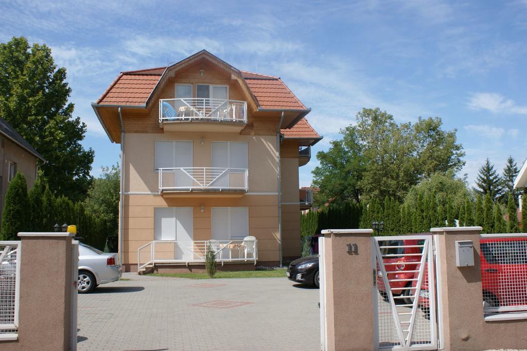 Arnyas Apartmanhaz Apartment Balatonlelle Luaran gambar